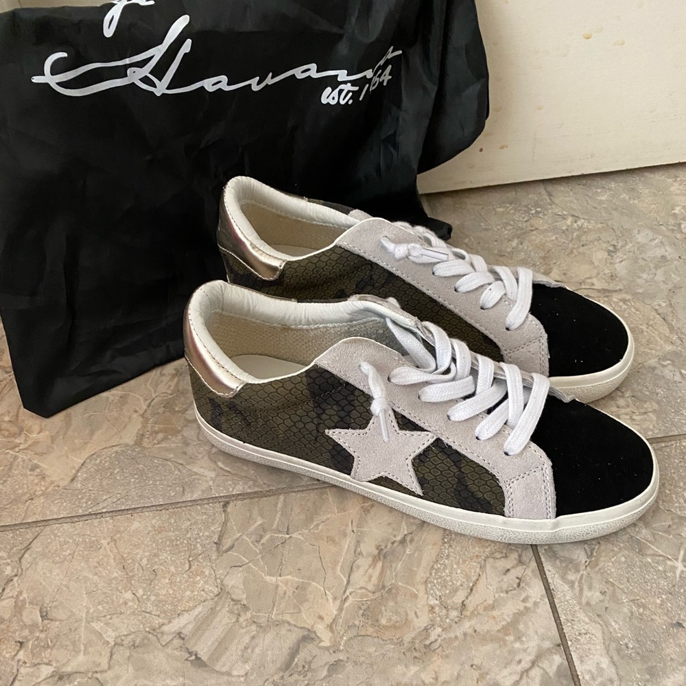 LIKE NEW-VINTAGE HAVANA SNEAKER With SHOE BAG